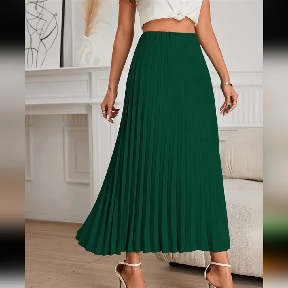 Women’s Emerald Green Pleated Maxi Skirt
